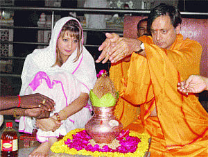 Sunanda's death may ruin Tharoor career