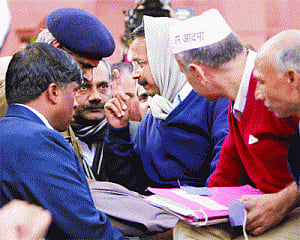 Battle of egos intensifies as 'anarchist' Kejri threatens 10-day stir