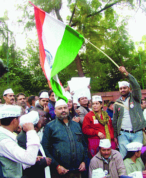 Aam aadmi not stirred by Kejri's high jinks