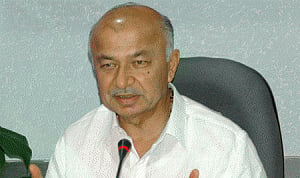 No change in govt stand: Shinde on Kejriwal's demand
