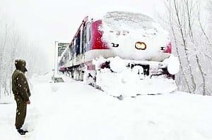 Snow blanket wraps up Valley's normal life