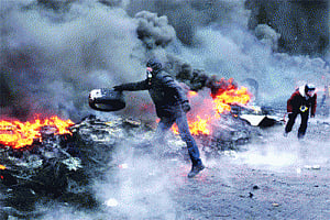 Ukraine faces more violence as ultimatum nears end