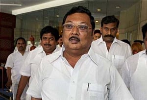 DMK suspends Alagiri