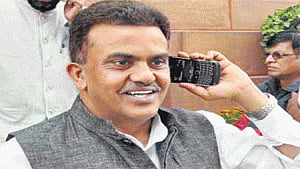 Power tariff cut demand: Nirupam threatens self-immolation