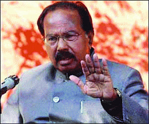 Guidelines for RIl bank guarantee by Feb 10: Moily