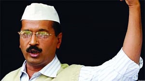 Kejri urges PM not to shift babus till lS poll