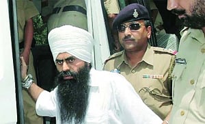 SC stays Bhullar's execution, issues notice to Centre