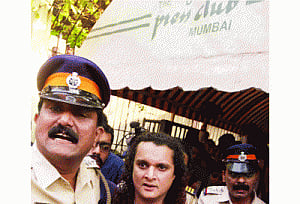 Sena cadre disrupt Pakistani band's conference