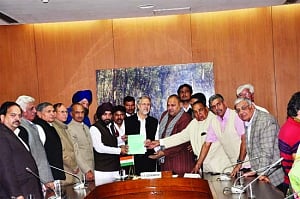 Cong won't allow Jan lokpal Bill to be tabled in Assembly