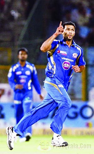 Karn, Rishi strike big on second day