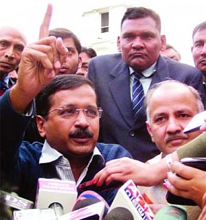 Kejri cracks under united BJP, Cong assault in Assembly