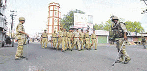 Shutdown in Seemandhra for second day over Telangana bill