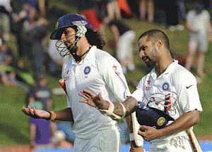 Dhawan, Ishant put India ahead in second Test