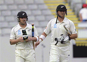 McCullum's rearguard ton keeps NZ afloat