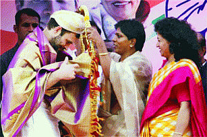 Rahul pledges empowerment  to woo K'taka women voters