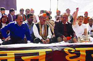 Ex-CM has habit of making false, defamatory statements: Gadkari