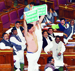 2 RlD MlAs go topless to protest against Govt