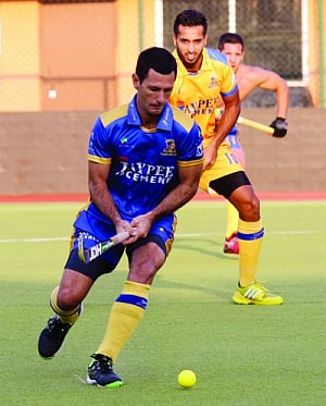 Warriors look to trump holders Rhinos