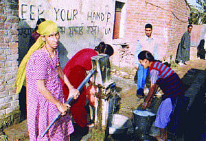 Par panel raps MHA for neglecting Kashmiri migrants' issues