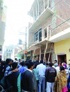Man hangs self in contrition after killing wife, daughters in rage