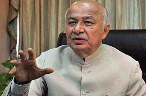 Meant social media, not journalism: Shinde