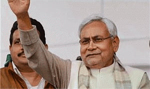 Nitish trashes lalu's charge,says RJD MlAs welcome to join JDU