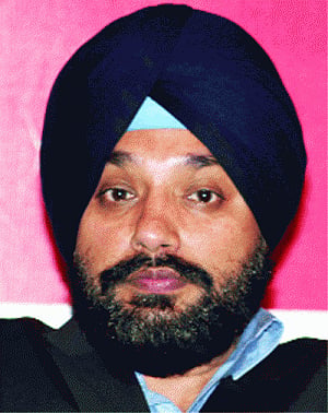 Restore pension, welfare schemes else we gherao Secretariat, dares Cong
