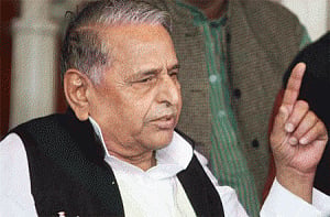 Mulayam gives 10-day ultimatum to SP ministers to 'mend' ways
