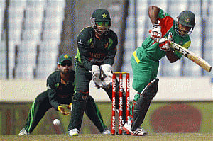 Bangla batsmen make merry to pile up record 326/3 vs Pakistan