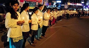 Doctors stir: HC orders judicial probe, transfer of cops