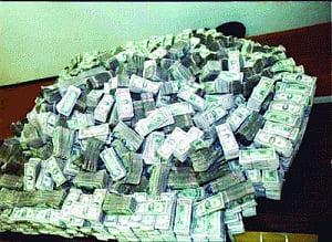 Top 10 carmakers sitting on $221b in cash