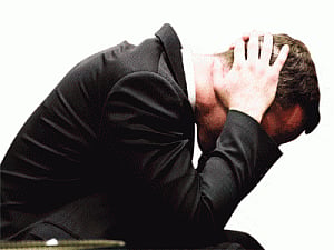 Witness: Pistorius prayed over his shot girlfriend