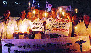 Doctors call off stir, Kanpur SSP transferred