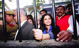 Show-cause slapped on AAP for rampage