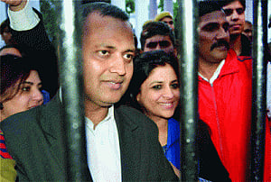 Ashutosh, Shazia quizzed; party supporters protest