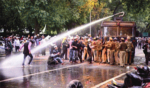 AAP may get censure for protest outside BJP HQ