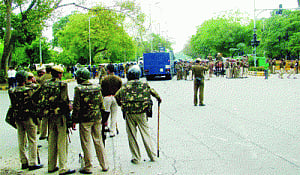 Karbala protesters lay siege to Delhi-UP border