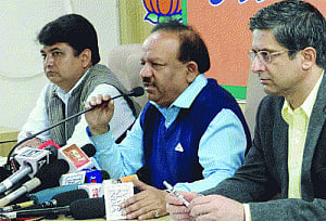 Vardhan calls AAP a 'sinking ship'
