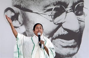 Hazare skips Mamata's Delhi rally