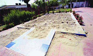Desperate for win, lalu fills pool with mud