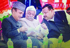 Azad kickstarts lS poll campaign from Rajouri