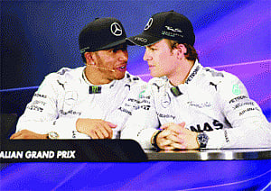 Hamilton takes pole as Vettel flops at Aus GP