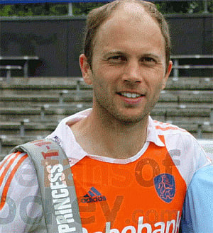 Hockey legend De Nooijer role model for Youth Olympics