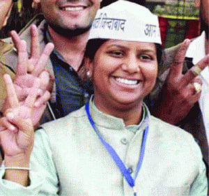 AAP drops Mahendra Singh, may pick Rakhi Birla
