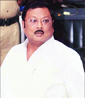 After losing dad's karuna,  Alagiri now untouchable
