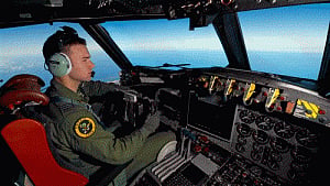 Australian jets resume search for missing Malaysian plane