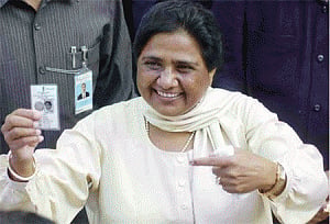 Mayawati asks tribals & dalits to change govt, not religion