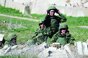 Top commander held after base stormed: Ukraine