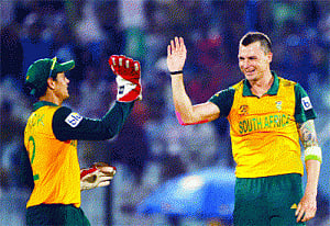 Steyn shoots down flying Kiwis
