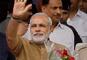 Modi slams Pawar for farmers' suicides in Amravati